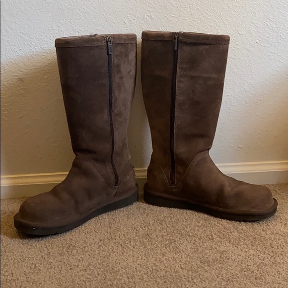 Brown, tall UGG boots - Picture 2 of 7